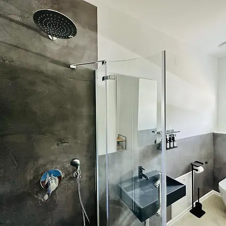 Modern Und Stilvoll Eingerichtetes Tiny House